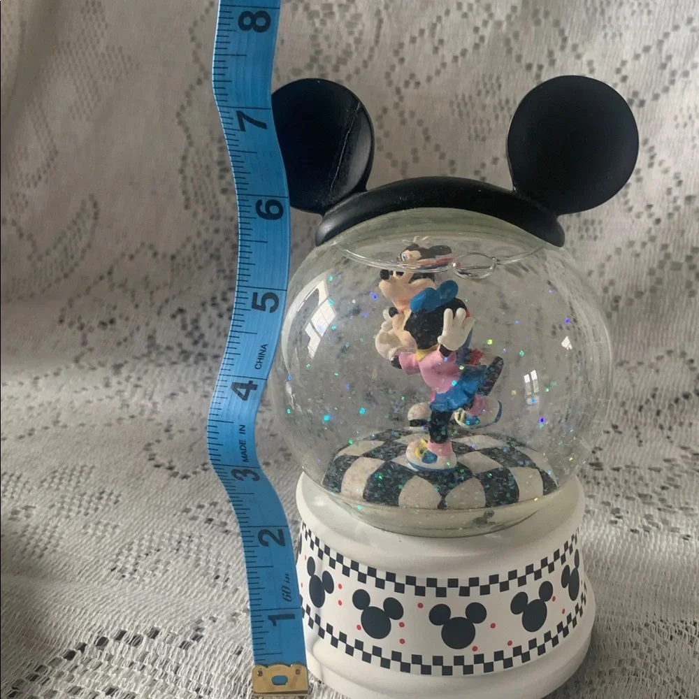 Disney Mickey & Minnie Musical Snow Globe 